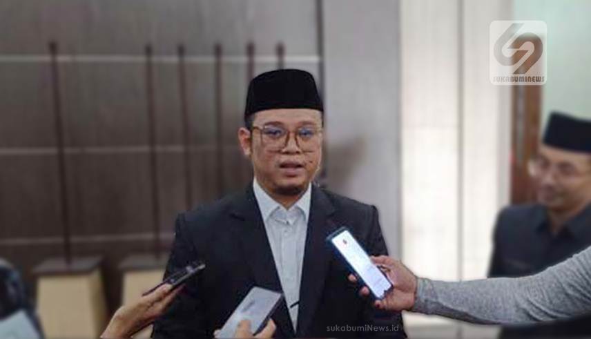 Ketua Sementara DPRD Kabupaten Sukabumi Ferry Supriyadi saat diwawancarai wartawan.