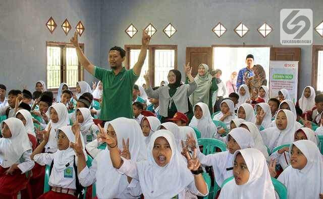 Sebanyak 552 perwakilan pelajar tingkat SD dan SMP di Kabupaten Sukabumi sumringah saat mengikuti sesi Inspiration Talk yang diselenggarakan SCG untuk menumbuhkan semangat berwirausaha sebagai langkah untuk mencapai Indonesia Emas 2045. | Ist