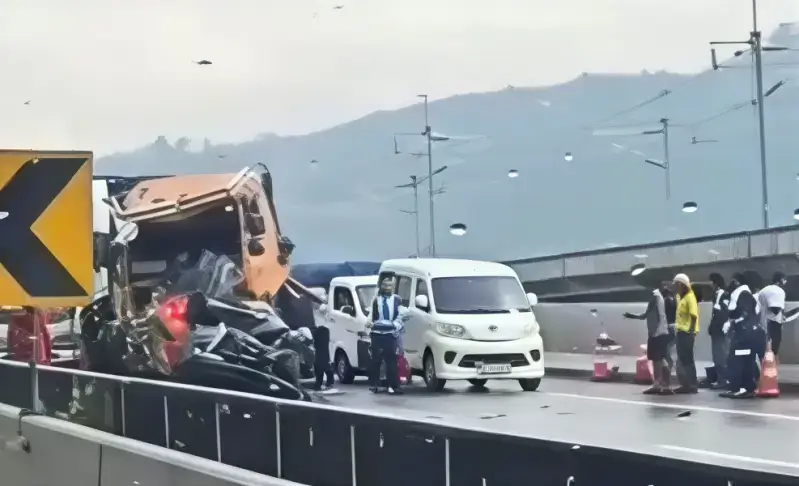 Kecelakaan Beruntun 9 Kendaraan di Tol Cipularang, Satu Orang Meninggal Dunia