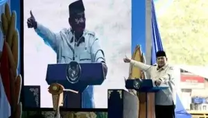 Presiden Prabowo Subianto menyentil pejabat yang ingin terus bertahan meski gagal mencapai target